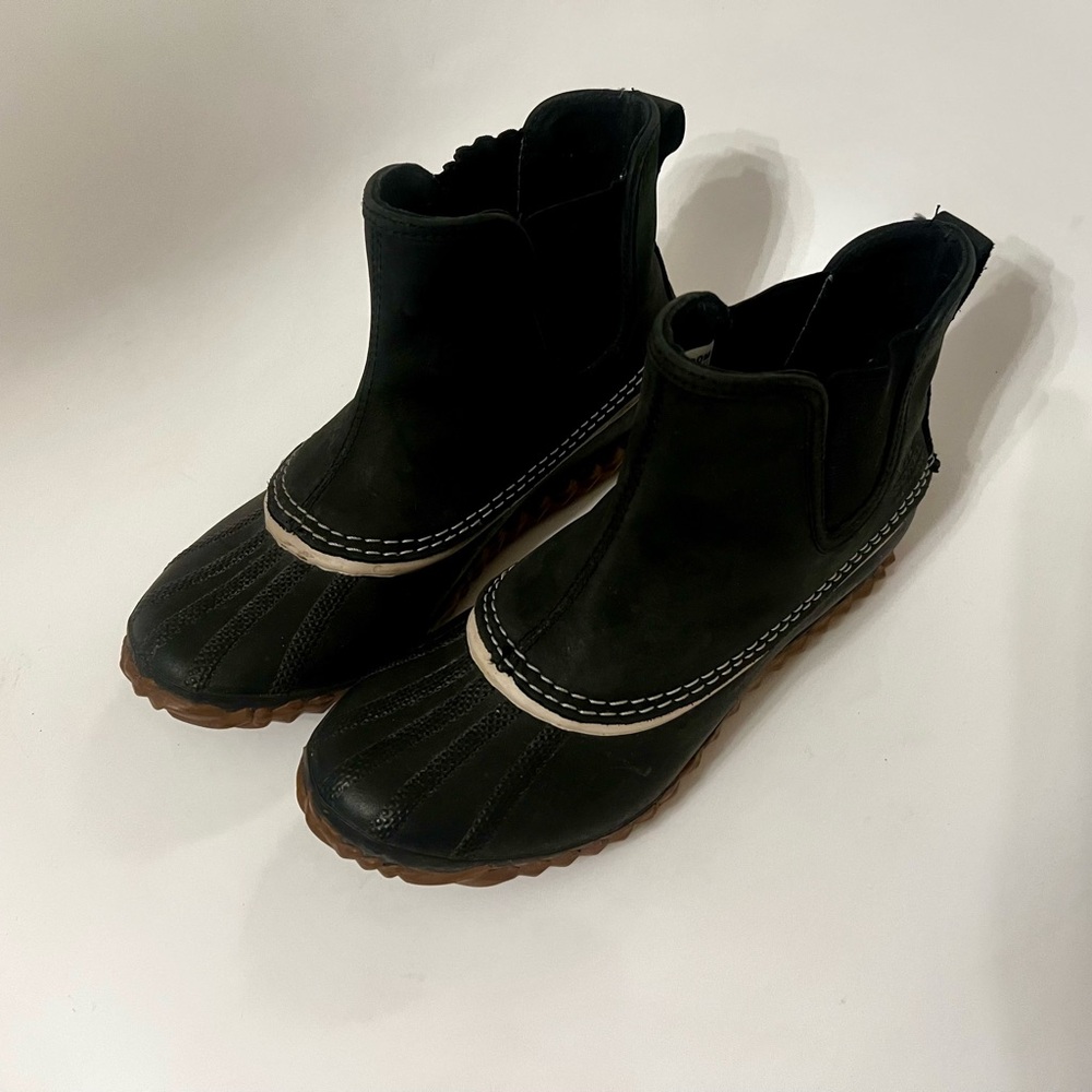 Sorel Out and About Rain Boots 6.5 - Picture 4 of 9